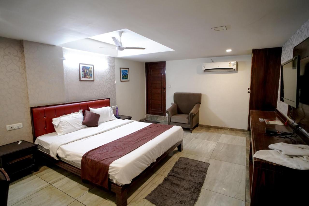 Hotel Seven Ahmedabad Exterior photo