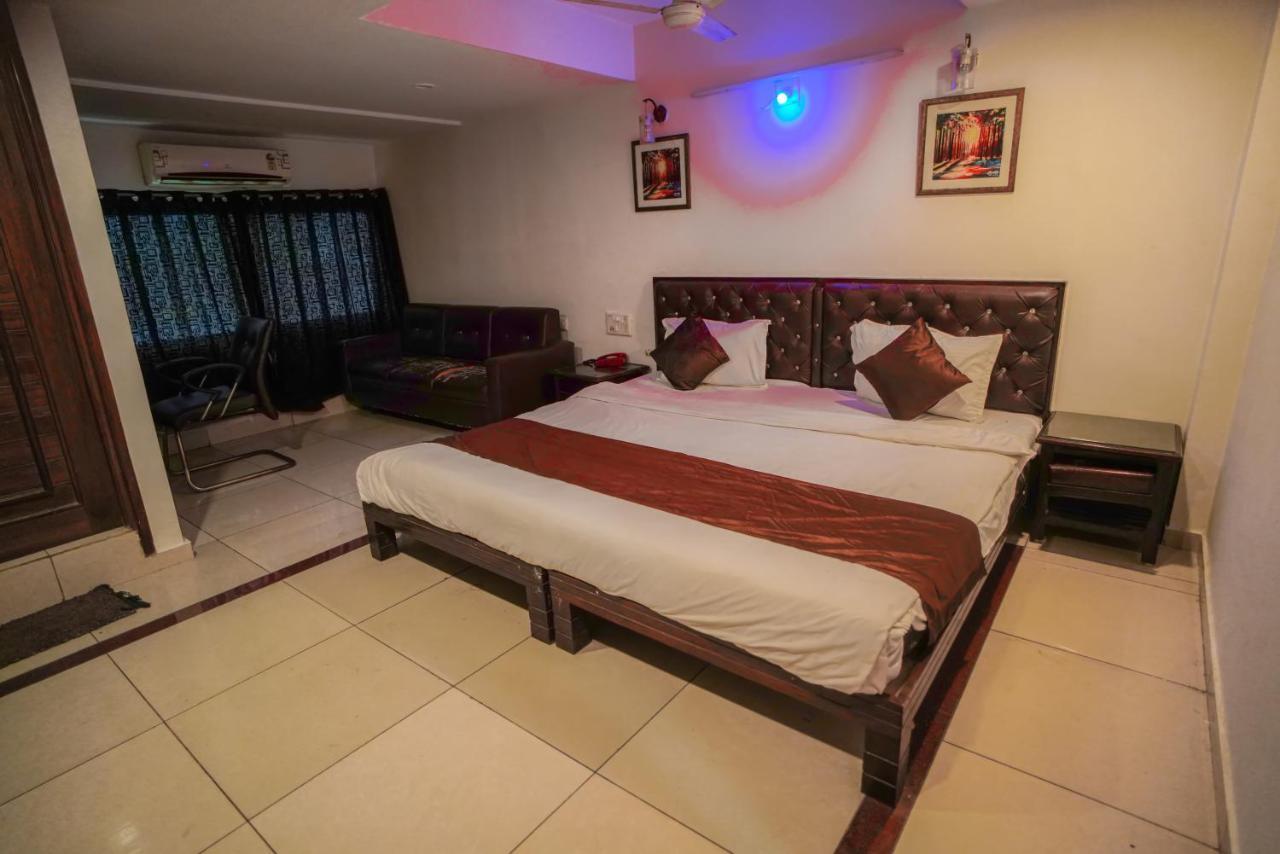 Hotel Seven Ahmedabad Exterior photo