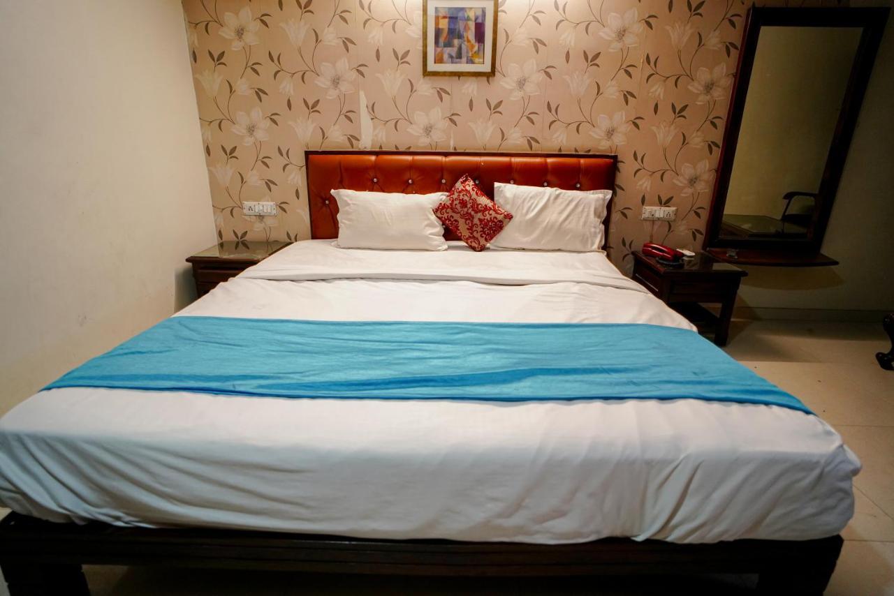 Hotel Seven Ahmedabad Exterior photo