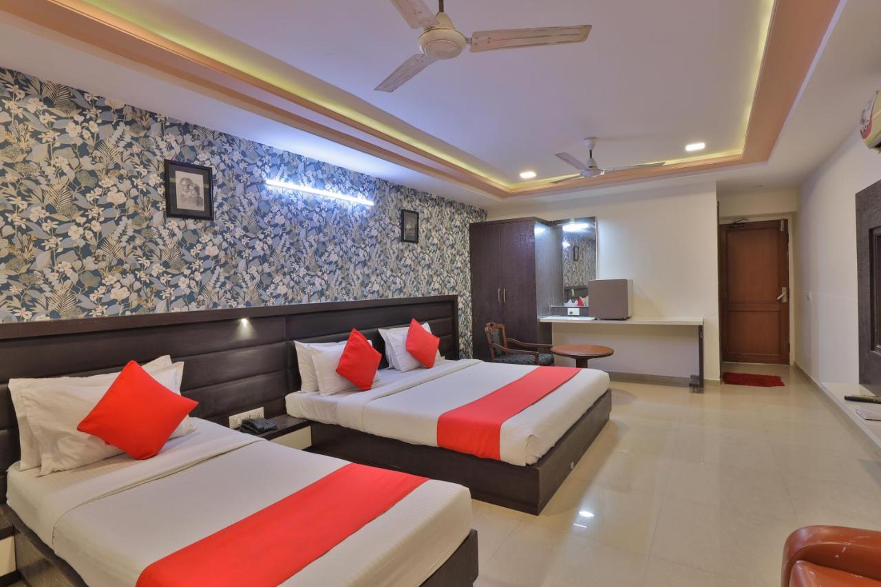 Hotel Seven Ahmedabad Exterior photo