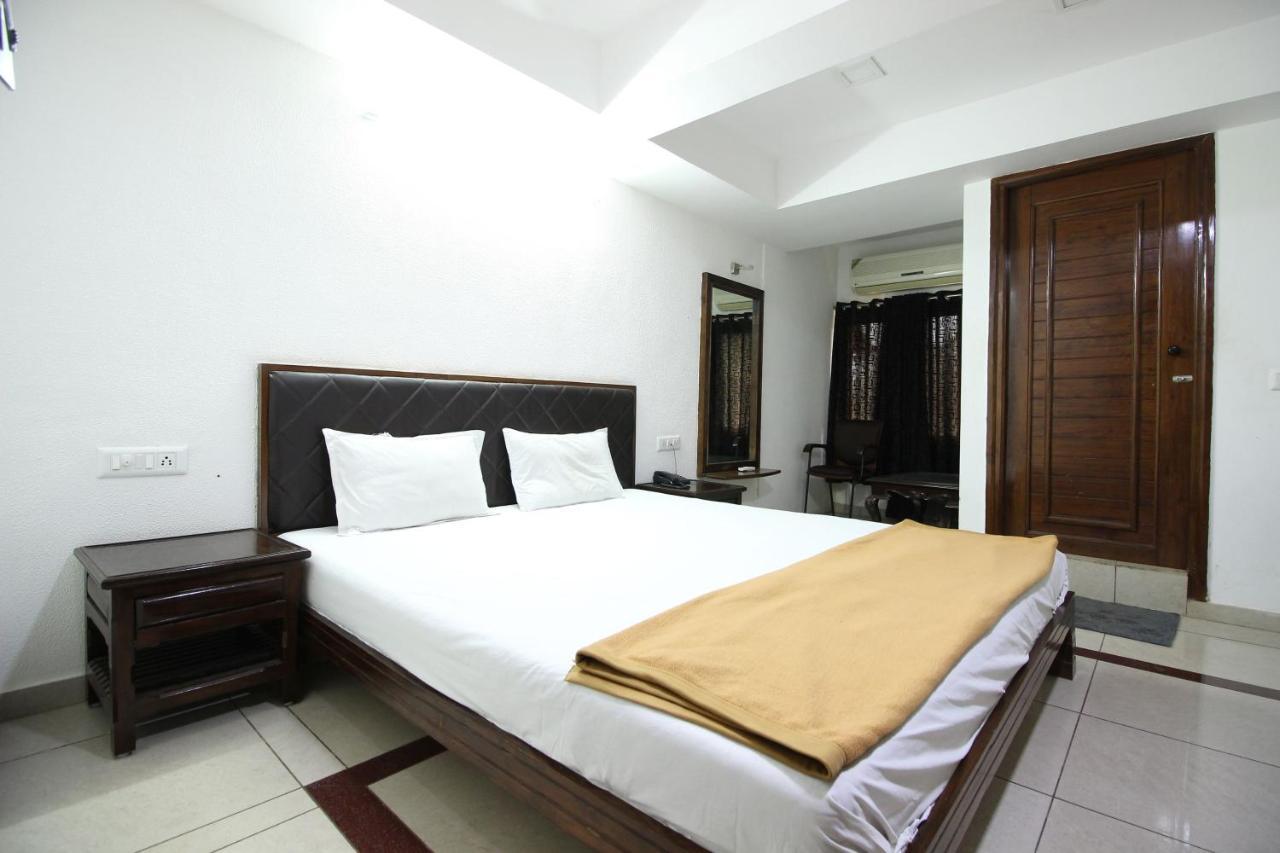Hotel Seven Ahmedabad Exterior photo