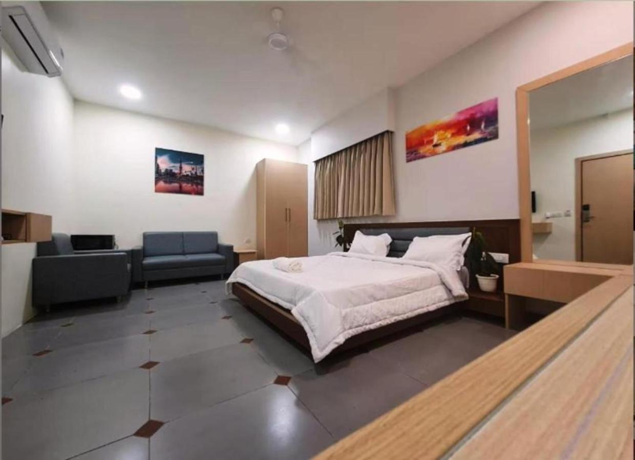 Hotel Seven Ahmedabad Exterior photo